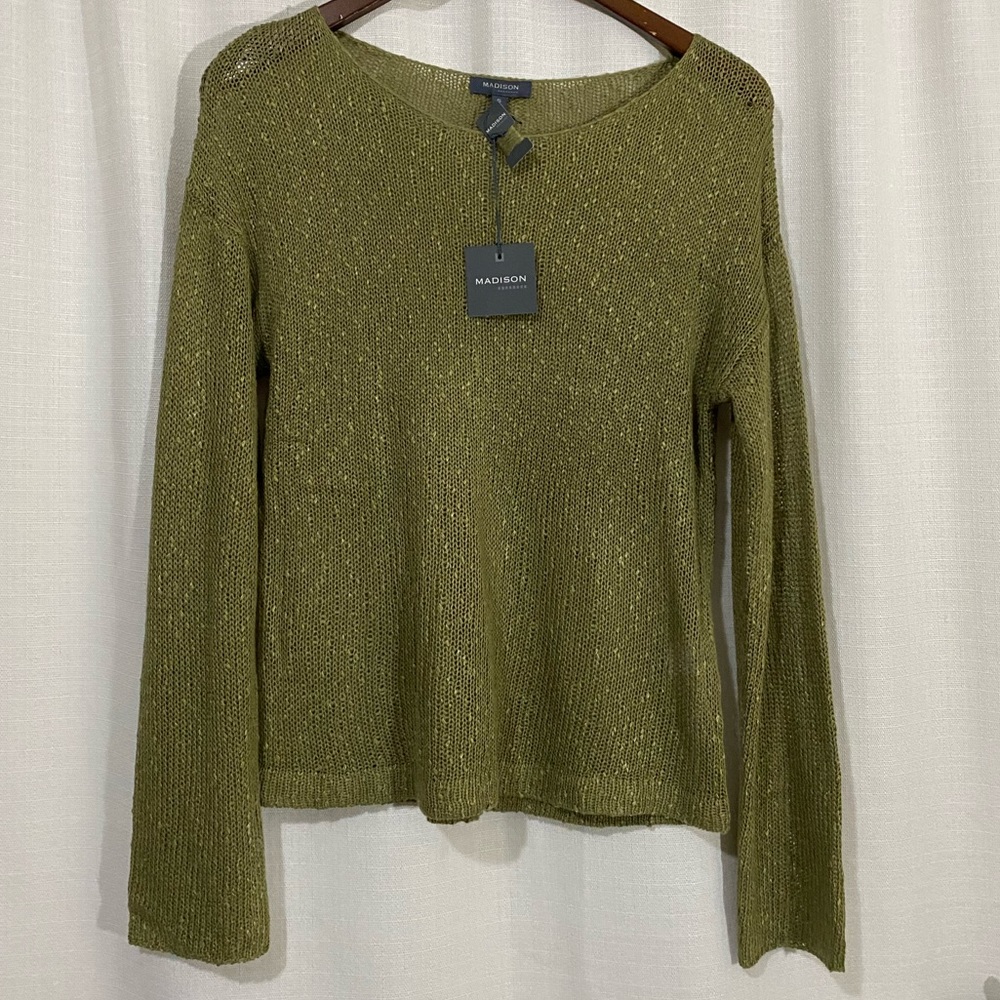 Sheer green sweater🌺